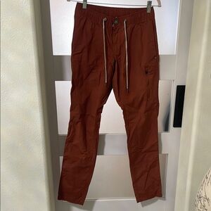 Vuori Brown Joggers Cozy Fabric Relaxed Style